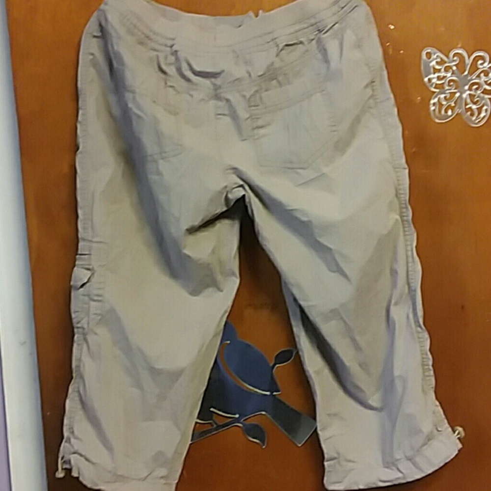 Chico cropped mid calf Safari Style pants size 00